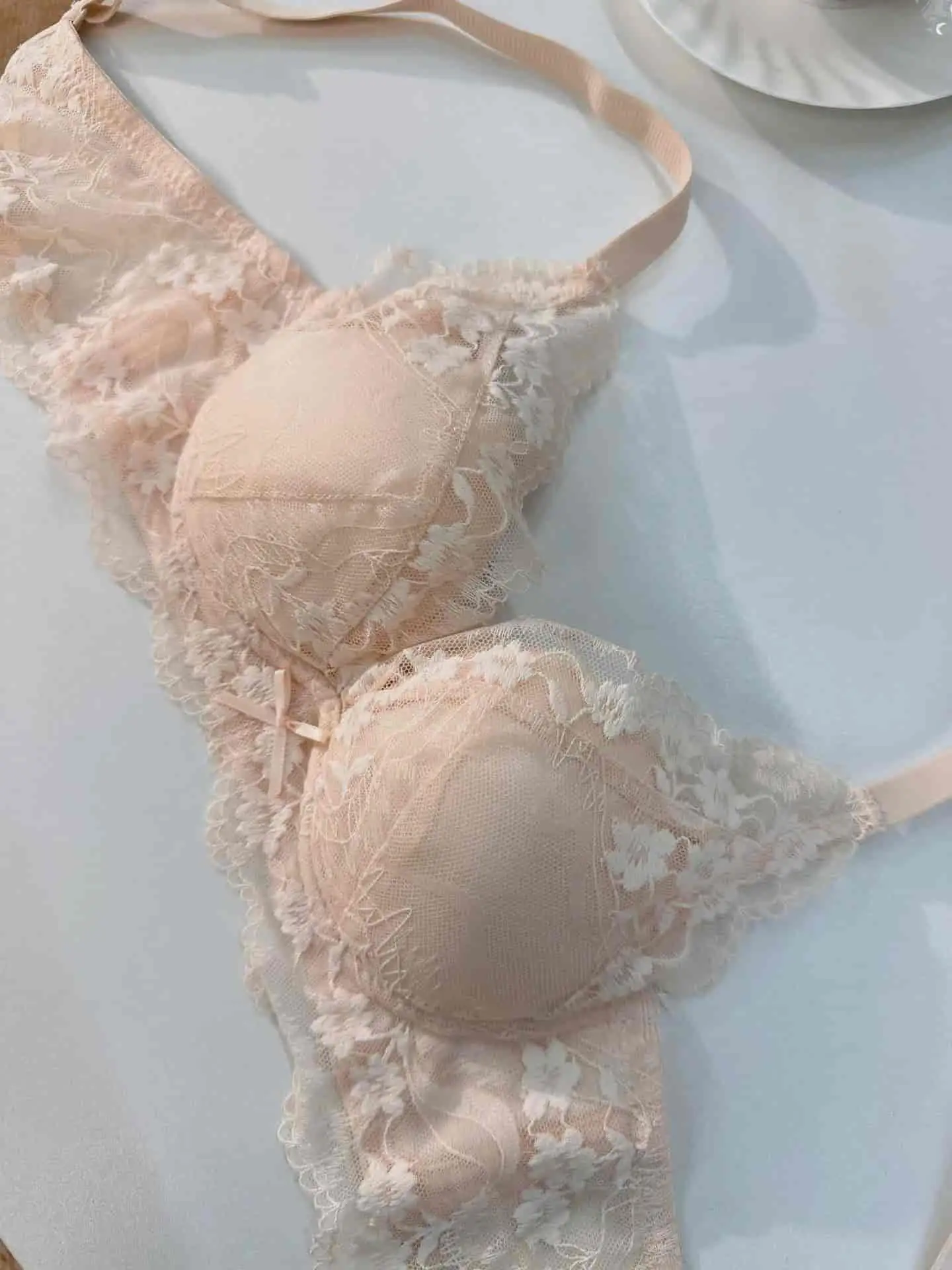 女性穿过的贴身内衣出售
