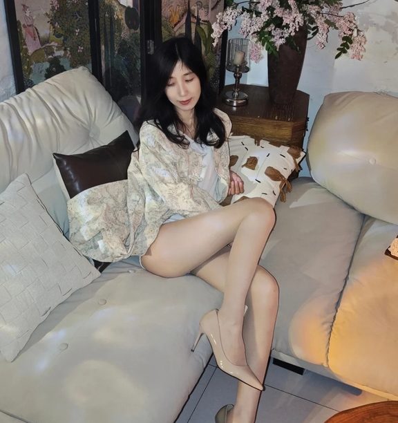 女生闲置原味透明肉丝丝袜|穿过的二手丝袜实拍选购