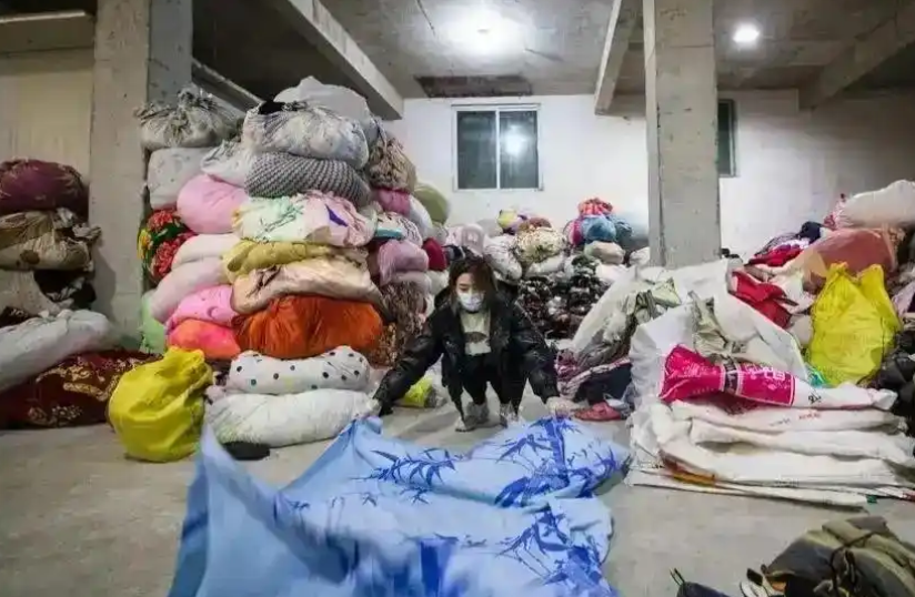 中国旧衣服在非洲抢手性价比超过？拆开闲置衣物回收，了解闲置衣物赚钱逻辑